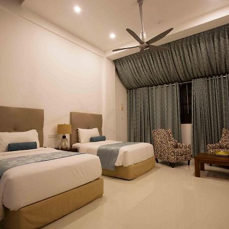 Club Waskaduwa Beach Resort & Spa Kalutara Bagian luar foto