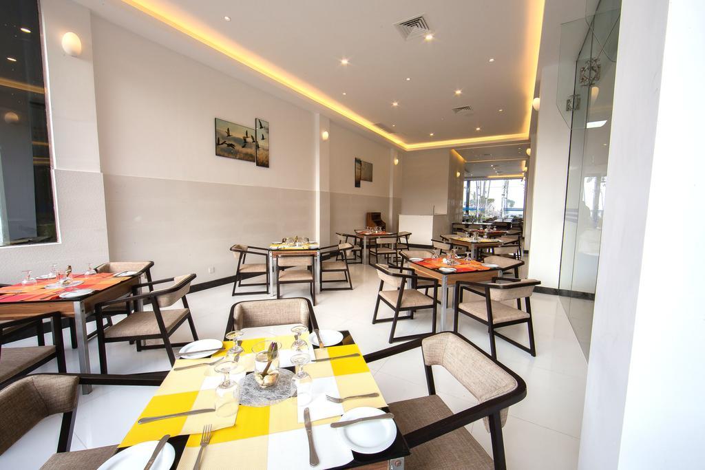 Club Waskaduwa Beach Resort & Spa Kalutara Bagian luar foto