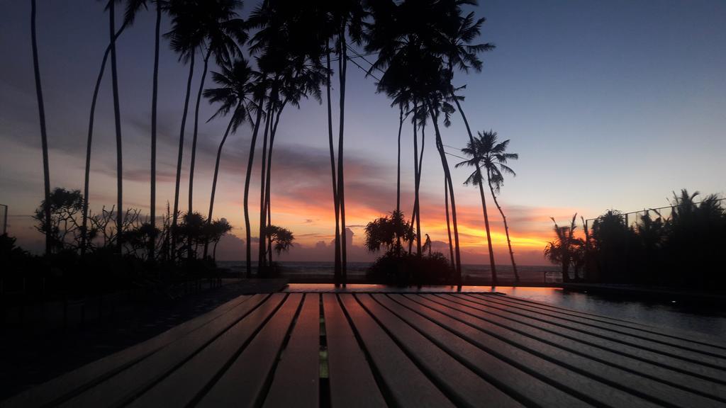 Club Waskaduwa Beach Resort & Spa Kalutara Bagian luar foto