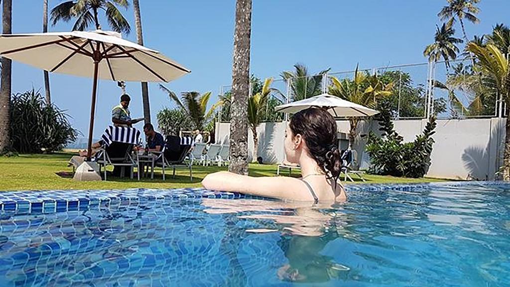 Club Waskaduwa Beach Resort & Spa Kalutara Bagian luar foto