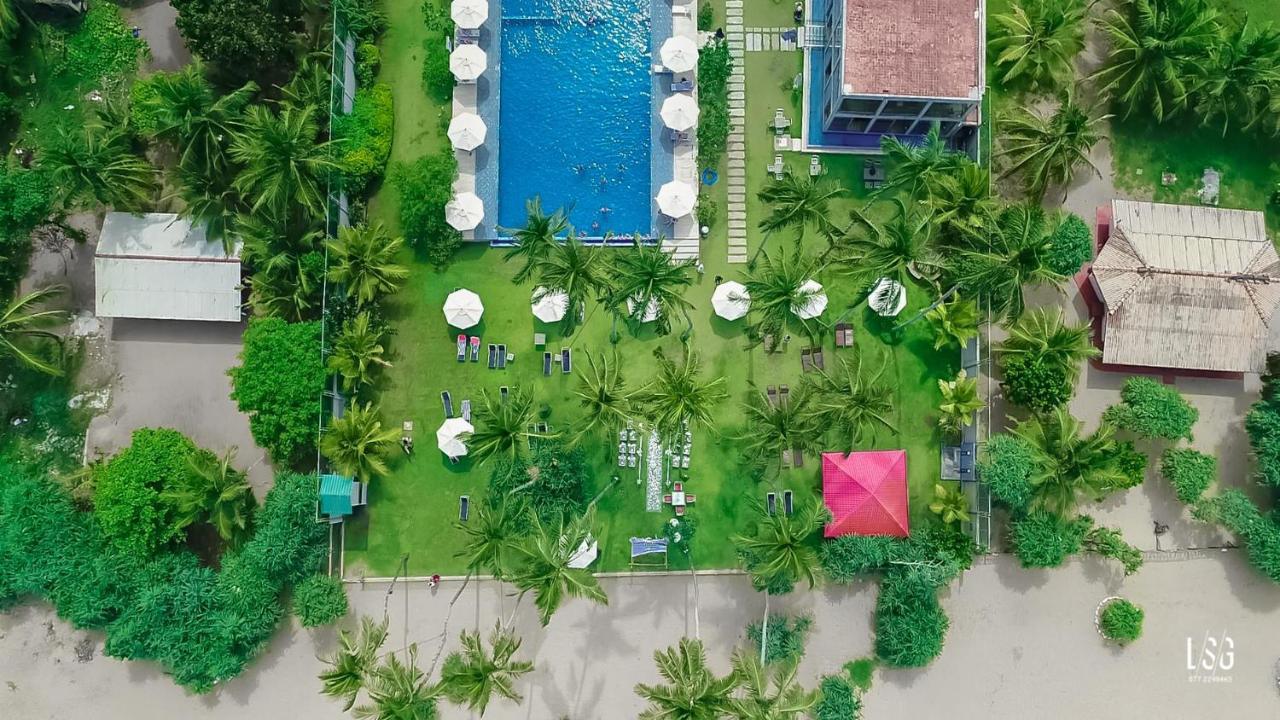 Club Waskaduwa Beach Resort & Spa Kalutara Bagian luar foto